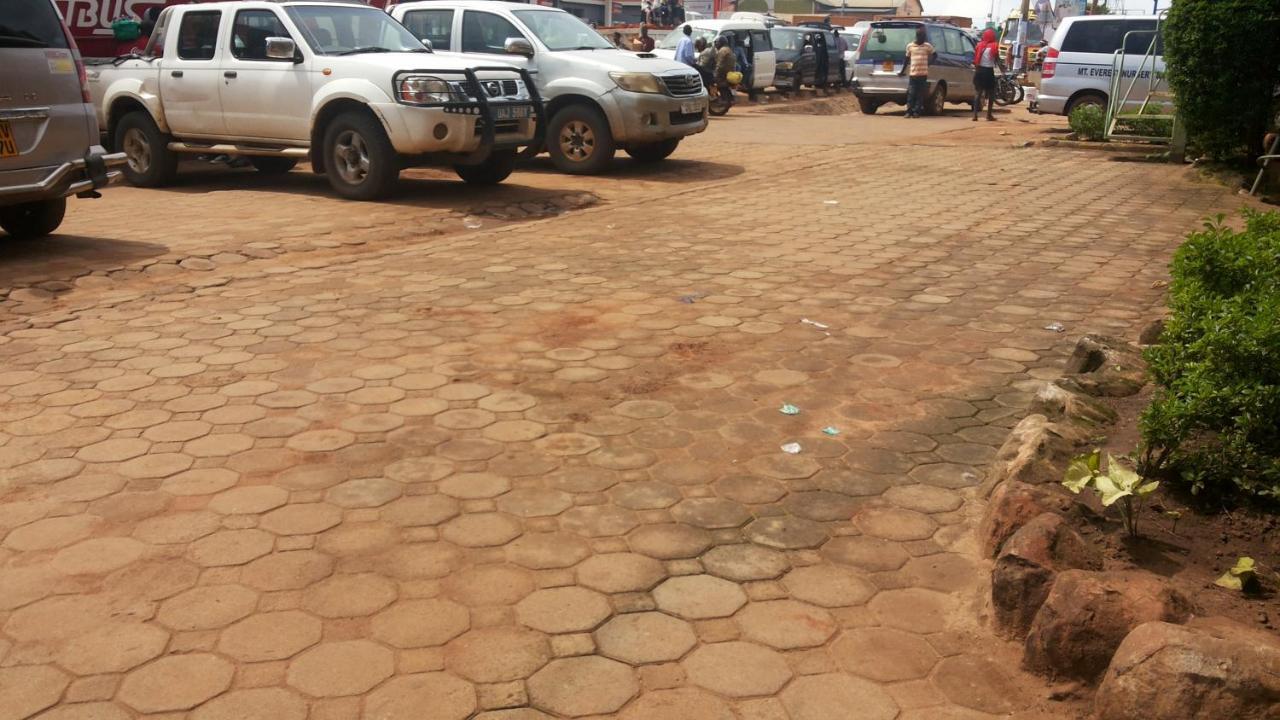 Palema Crown Hotel Gulu Esterno foto